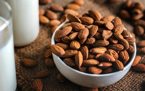 Белки: богатые белком продукты и добавки