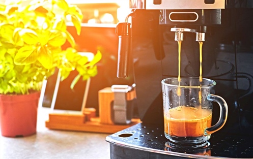 Come pulire la macchina del caffè con acqua e aceto bianco