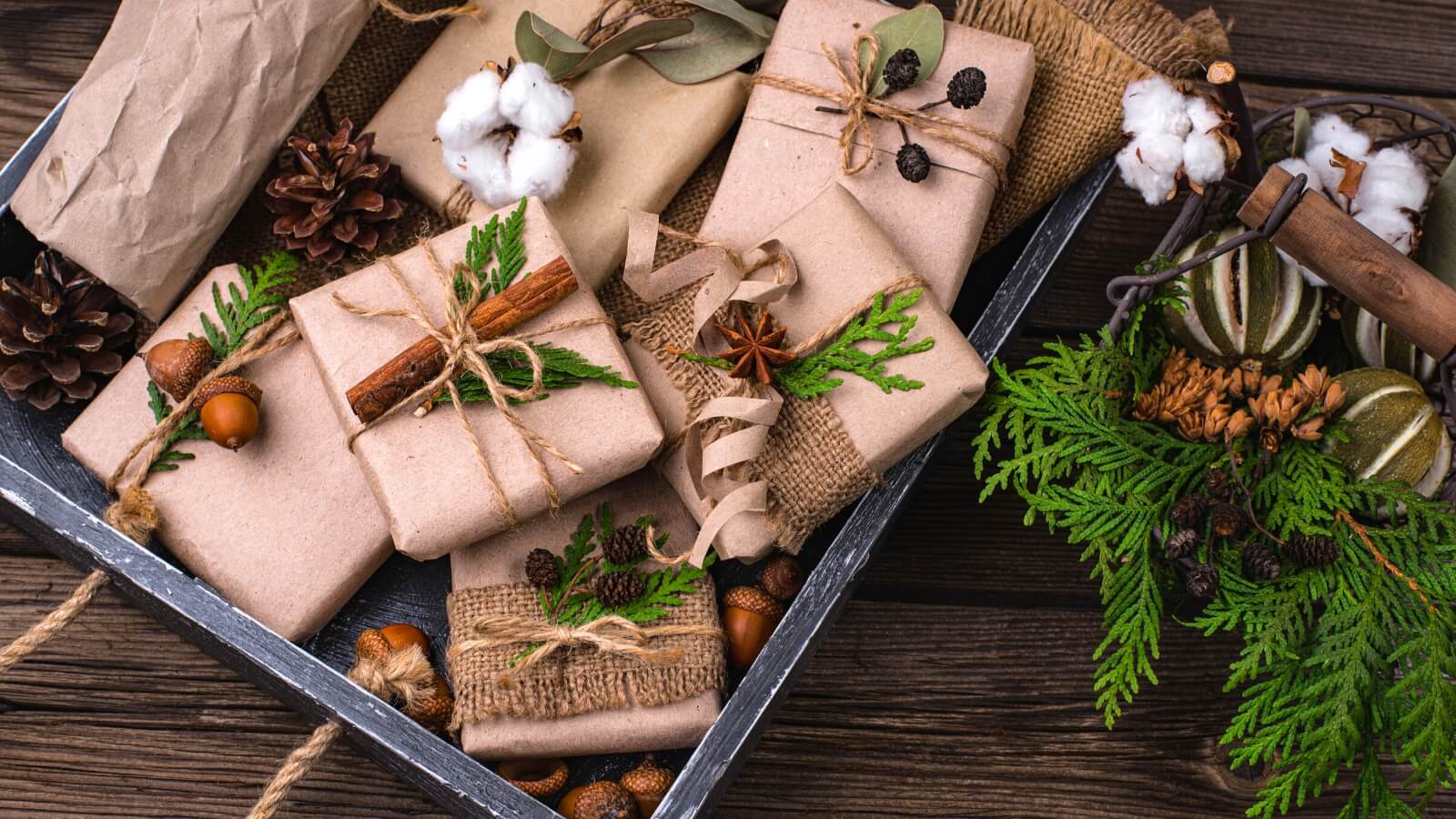 How to wrap Christmas gifts in a sustainable way