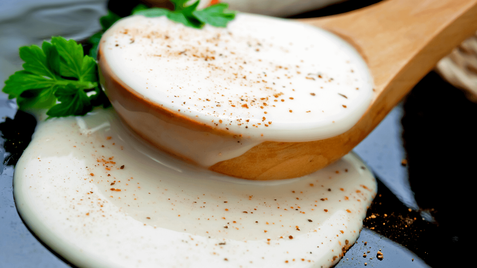 How to make béchamel sauce at home: traditional and vegan