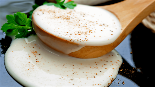 How to make béchamel sauce at home: traditional and vegan