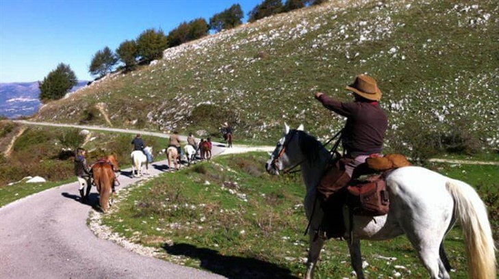 Centro Ippico Scuderie del Peschio San Giuliano del Sannio Campobasso CB Molise Italia Passeggiata con Cavalli