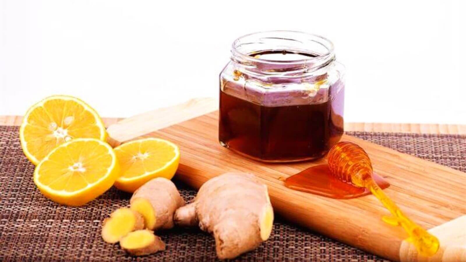 Rimedi naturali per i malanni di stagione - Zenzero, miele e limone