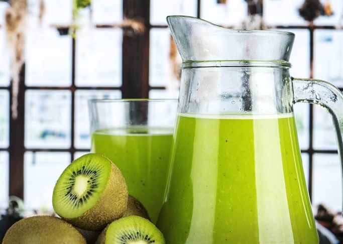 Proteine: alimenti iperproteici ed integratori frullato kiwi