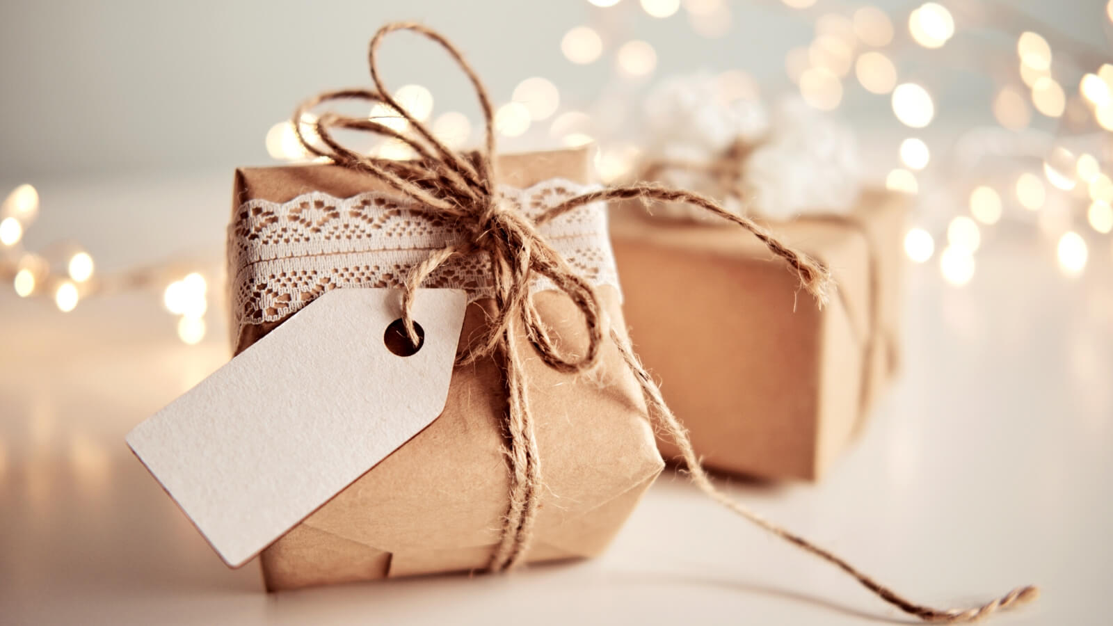 Come incartare i regali di Natale in modo sostenibile - Scatolina e Merletto